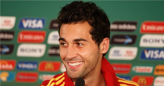 Chuyển Nhượng 2/8: Arsenal nhắm Arbeloa thay thế Vermaelen