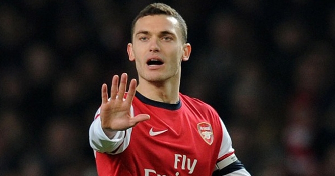 Wenger ‘bật đèn xanh’ cho Vermaelen sang Man United