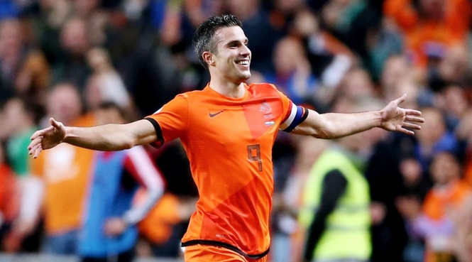 VIDEO: Chúc mừng sinh nhật lần thứ 31 của Van Persie