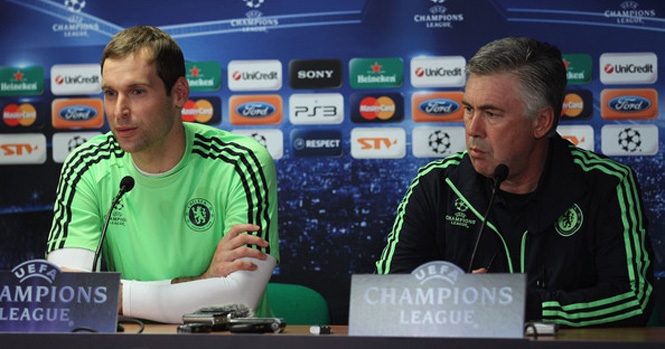 Ancelotti sẽ bán Casillas và Lopez để đón Petr Cech