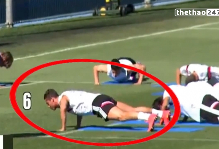 VIDEO: Xem màn chống đẩy đặc biệt của Ronaldo trên sân tập