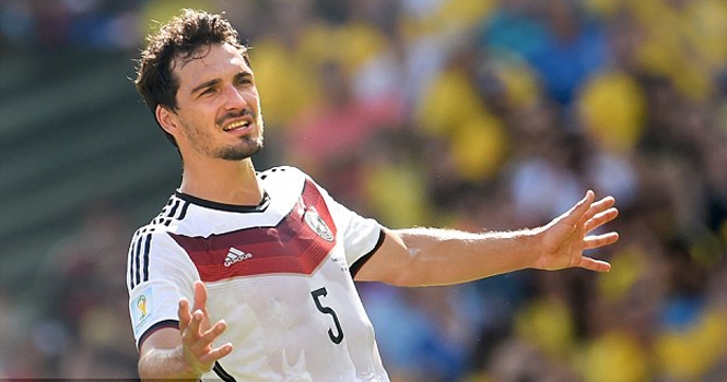 Sau Vermaelen, Wenger lại gây khó Van Gaal vụ Hummels