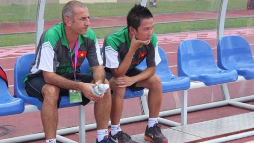 HLV Guillaume nói gì sau khi trả xong 'món nợ' cho U19 Indonesia?