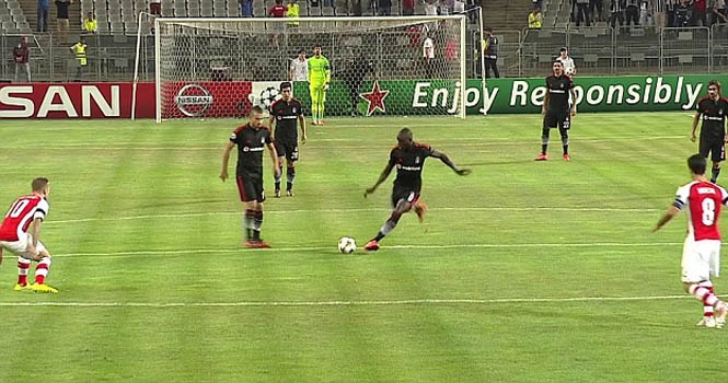 Arsenal suýt ôm hận bởi cú sút xa đẳng cấp của Demba Ba