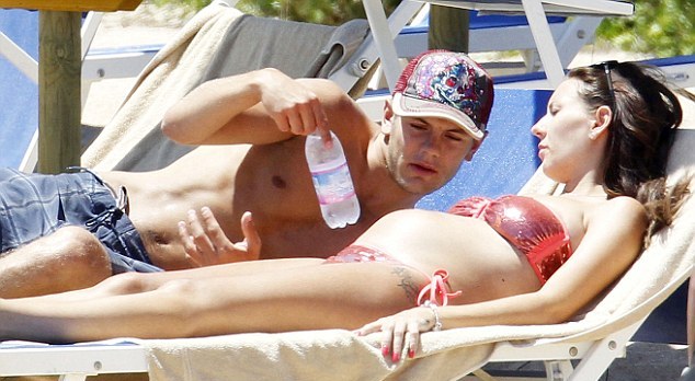 Jack Wilshere chia tay 'bồ già'