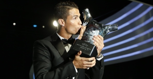Ronaldo lần đầu tiên trở thành Cầu thủ xuất sắc nhất châu Âu