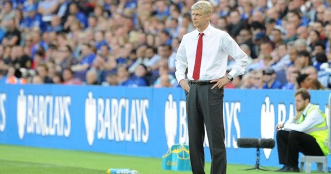 HLV Arsene Wenger mất việc làm thêm