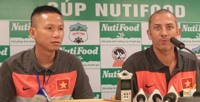 Thầy “Giôm” kích lệ các tuyển thủ U19 khoác áo ĐTQG
