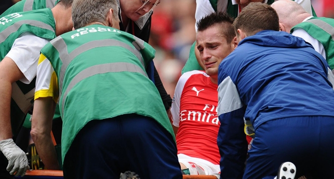 HLV Arsene Wenger lại nhận tin xấu từ Arsenal