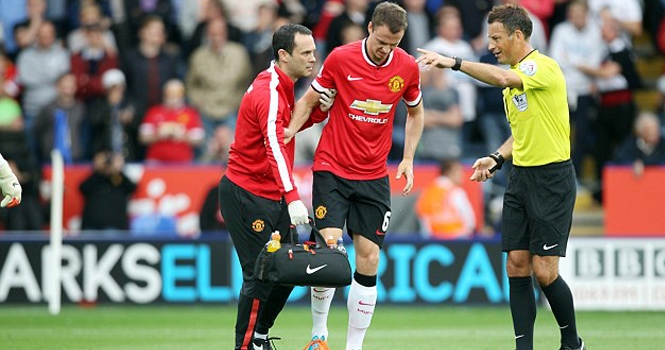 Man United nhận cú sốc ở hàng thủ, Evans nghỉ 1 tháng
