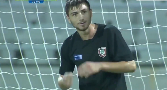 VIDEO: Pha phản lưới nhà như bán độ ở giải VĐQG Hy Lạp