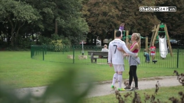 VIDEO: Fan cuồng giả dạng Ronaldo để... tán gái