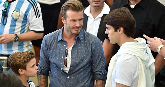 Chưa tới Mỹ, Kaka đã đánh bại được David Beckham