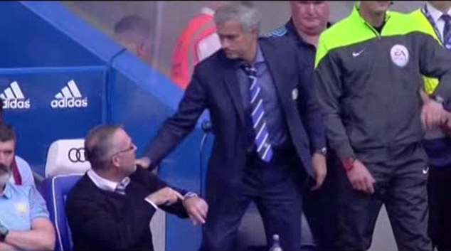 VIDEO: Paul Lambert - Roy Keane mặt lạnh như tiền, bơ Mourinho