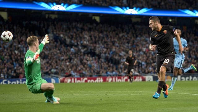 VIDEO: Bàn thắng đi vào lịch sử Champions League của Totti