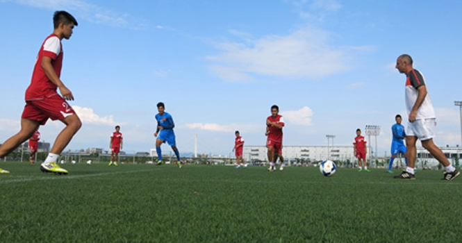 U19 Việt Nam luyện tập chiến thuật mới