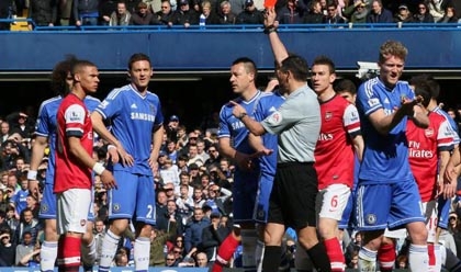 Đại chiến Chelsea vs Arsenal bắt đầu nóng
