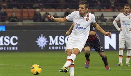 AS Roma ra giá bán Kevin Strootman cho Man Utd