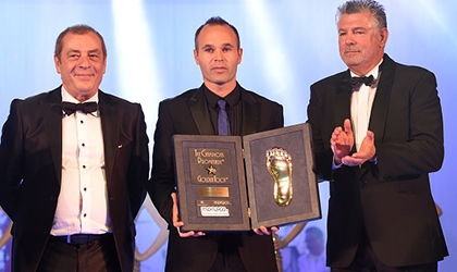 Iniesta xuất sắc vượt qua Ronaldo, Rooney…