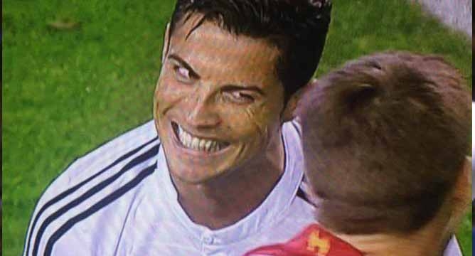 VIDEO hài hước: CR7 nhìn Gerrard đầy ... 'tình tứ'