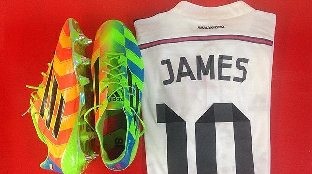 James Rodriguez khoe giày mới trước Siêu kinh điển