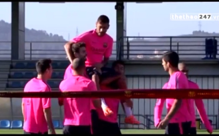 VIDEO: Barca 'tập như chơi' trước thềm Siêu kinh điển với Real Madrid