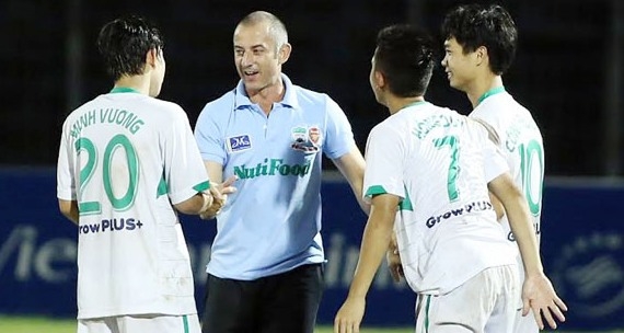 U19 HAGL được thầy Giôm thưởng nóng