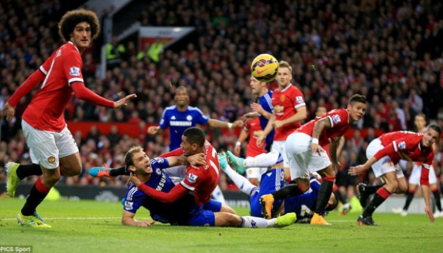 VIDEO: Những pha bóng căng thẳng trận MU - Chelsea