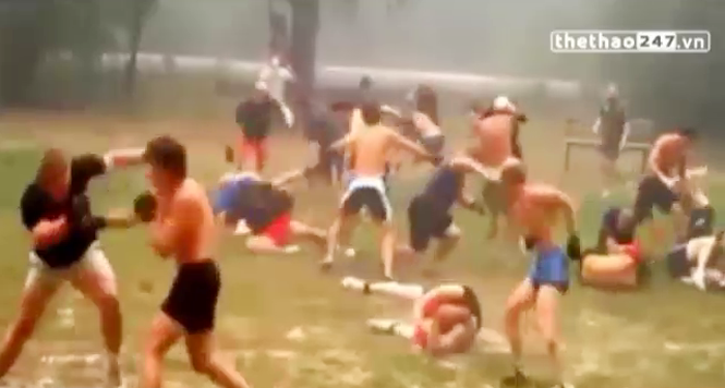 VIDEO: Màn 'hỗn chiến' tưng bừng của holigan Nga (16 vs 16)