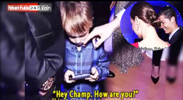 VIDEO: Tươi cười hỏi thăm, Ronaldo bị con trai Modric 'bơ'