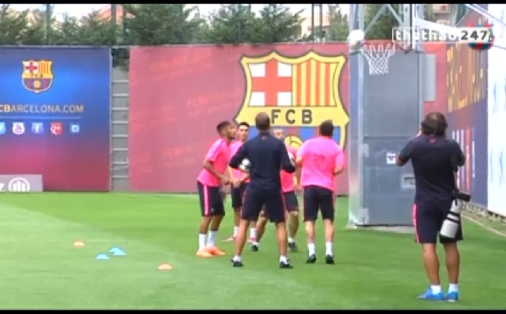 VIDEO: Messi ghi bàn bằng đầu theo kiểu tiki-taka trong ...bóng rổ