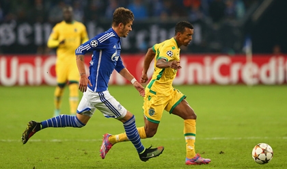 Luis Nani phớt lờ lời đề nghị của HLV Van Gaal