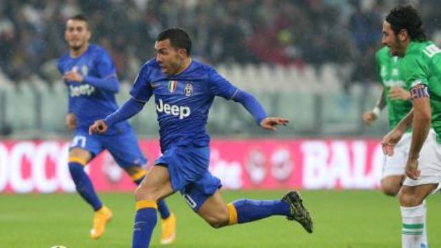VIDEO: Siêu phẩm solo ghi bàn từ giữa sân của Tevez