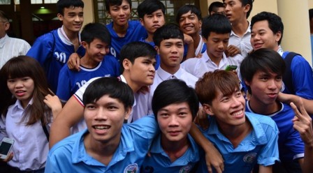 Trường Công Phượng theo học hồi hộp chờ bốc thăm để đi tiếp