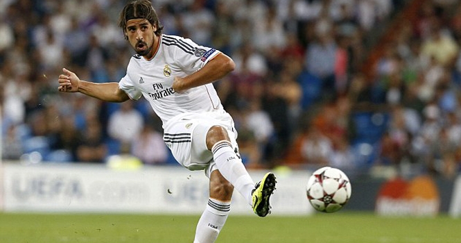 Modric chấn thương, Arsenal và Chelsea buồn như Real