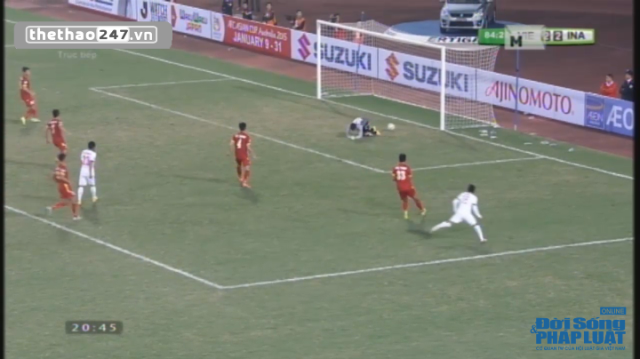 VIDEO: Phút 84 - Sai lầm của Nguyên Mạnh, Indonesia có bàn gỡ hòa (Việt Nam 2-2 Indonesia)