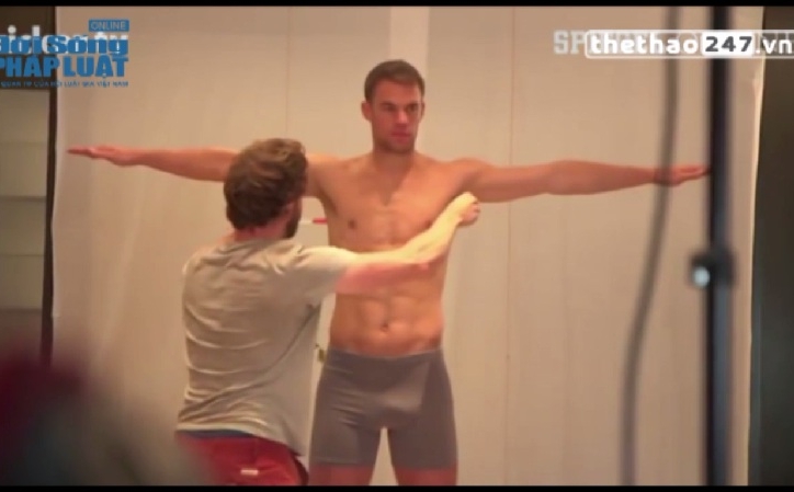 VIDEO: Neuer diện nội y khoe dáng chuẩn chẳng kém gì Ronaldo