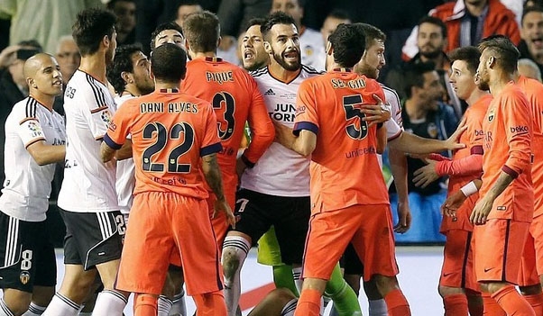 Messi im tiếng, Barcelona hụt chết trước Valencia