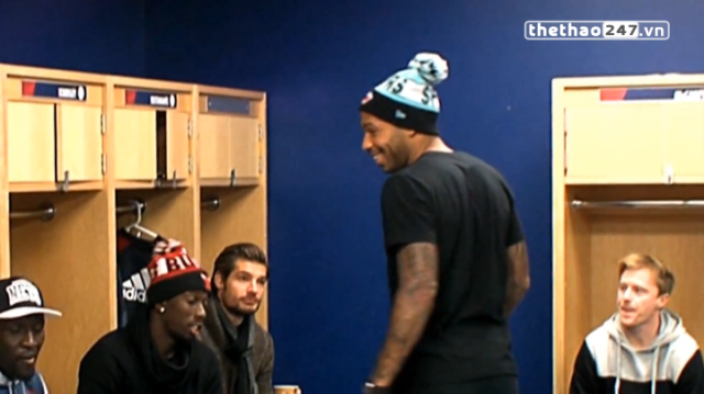 VIDEO: Henry bất ngờ đội mũ Tottenham đến chia tay New York Red Bulls