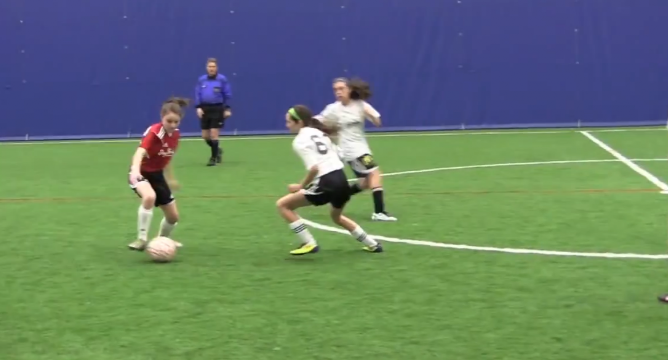 VIDEO: Những nữ cầu thủ nhí U11 phô diễn kỹ thuật như Zidane