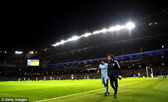 VIDEO: Tình huống dẫn đến chấn thương của Aguero