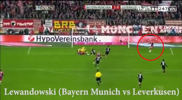 VIDEO: Lewandowski lần thứ 2 tái hiện pha bỏ lỡ khó tin của Torres