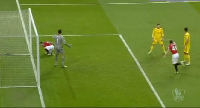 VIDEO: Pha ghi bàn bị coi là trong tư thế việt vị mười mươi của Juan Mata