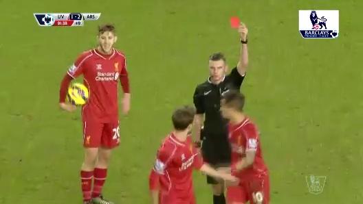 VIDEO: Chơi kungfu với Cazorla, Borini phải nhận thẻ vàng thứ 2 rời sân