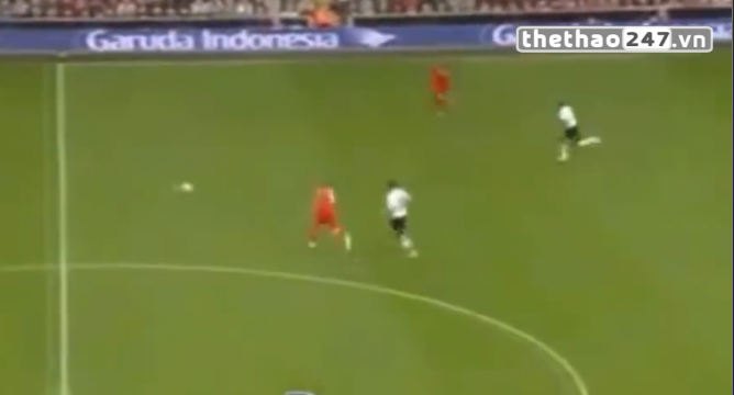 VIDEO: Pha bứt tốc điên rồ của Antonio Valencia