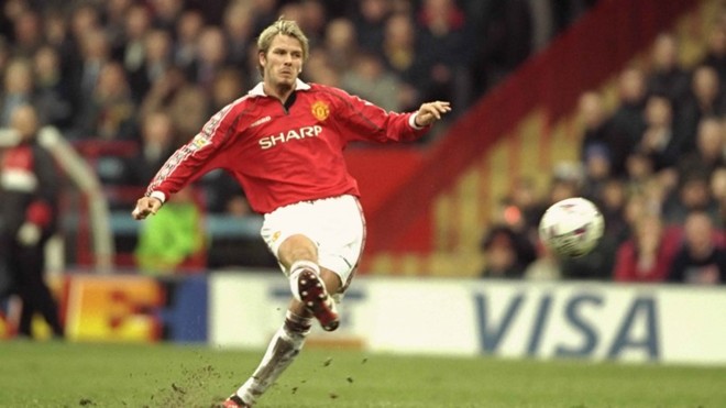 VIDEO: Pha sút phạt khiến thủ thành Casillas đứng nhìn của David Beckham