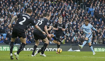 Man City 2-2 Burnley: Bất ngờ lớn tại Etihad