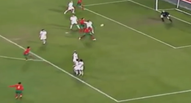 VIDEO: Những bàn thắng được tạo ra từ những đường cong mẫu mực nhất