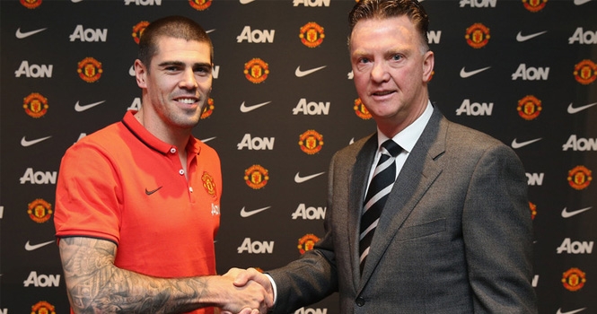 Manchester United công bố hợp đồng đầu tiên