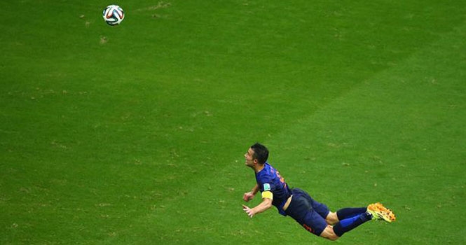 Van Persie thừa nhận sự thật gây sốc: Lừa cả Van Gaal